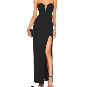 Iconic NEW maxi Tena Deep V sweetheart gown 👗